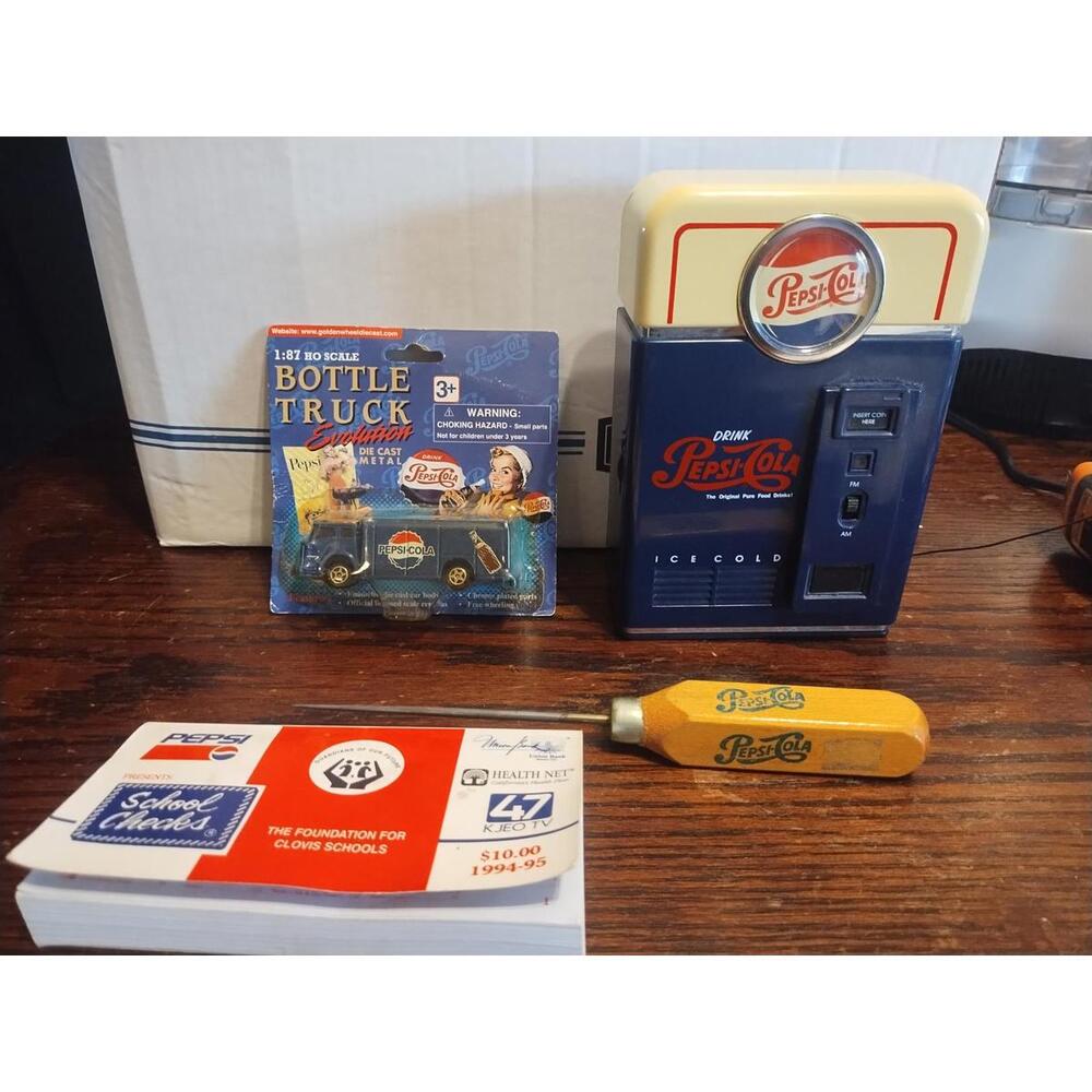 Vintage Pepsi lot of collectibles‎